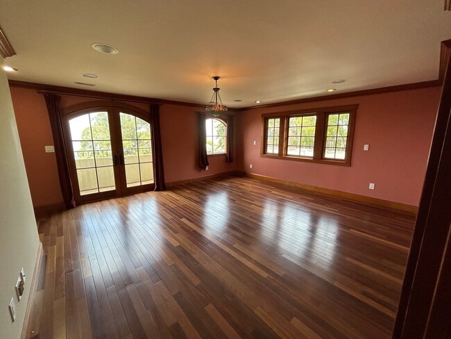 Building Photo - 1285 Campus Dr