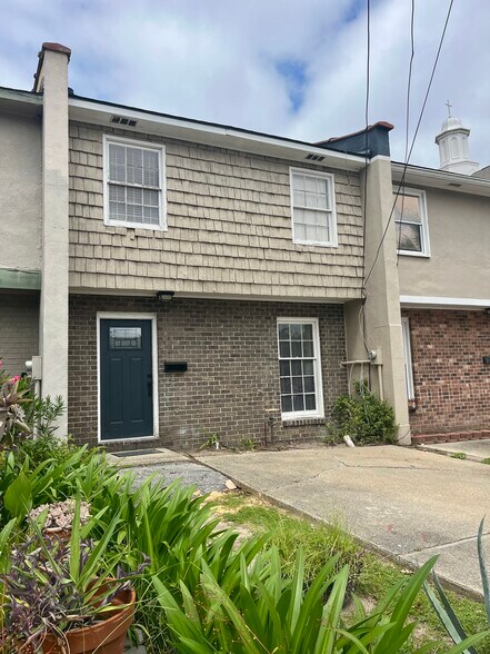 Primary Photo - 10 Blake St