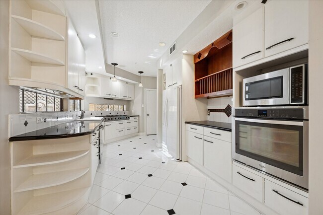 Building Photo - 1524 Nantucket Dr