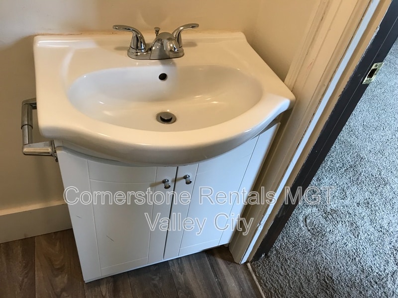 Building Photo - 264 College St SE