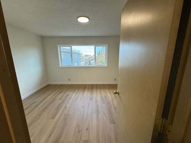 Building Photo - 1041/A/