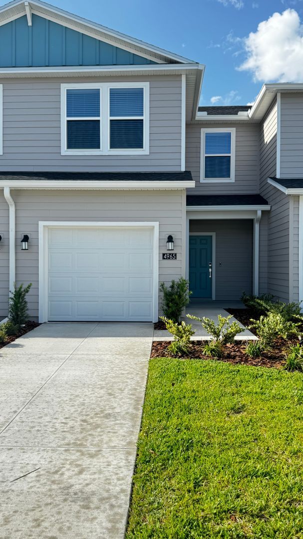 Building Photo - Charming Modern Townhome in Marion Ranch – Prime Ocala Location, Internet, Trash & Lawn Care Incl...