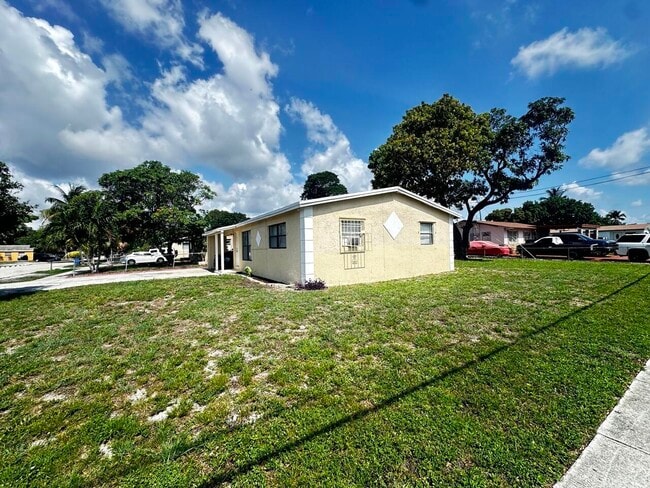 Primary Photo - 2901 NW 21st St