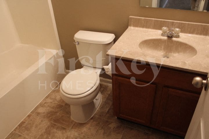 Building Photo - 10988 Cedar Pine Dr