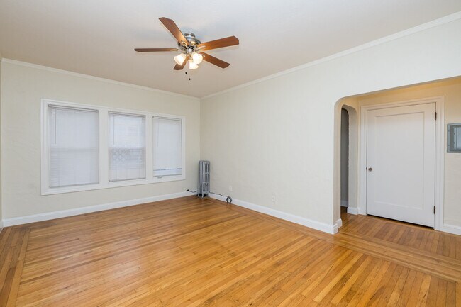 Building Photo - 421 Van Dyke