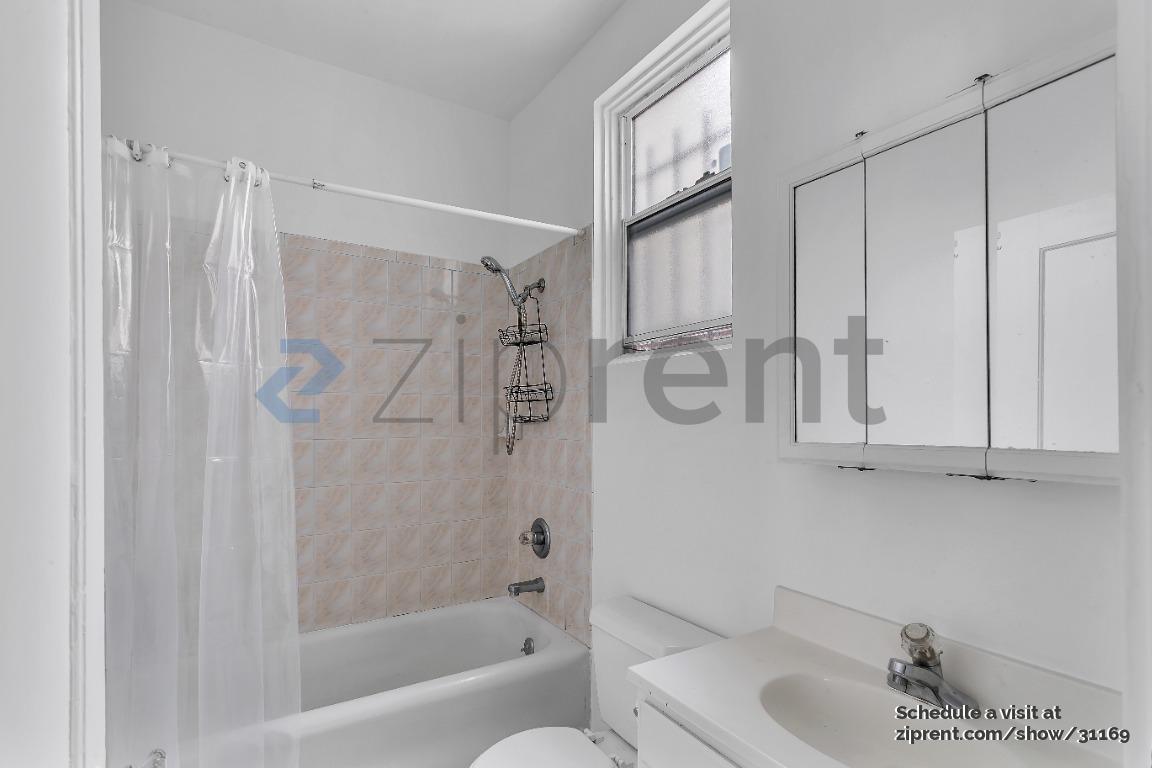 Building Photo - 1323 Leavenworth St