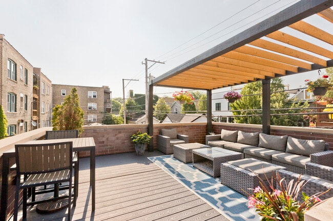 Building Photo - 4753 N Hamilton Ave