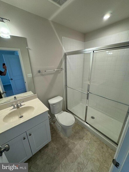 Building Photo - 147 Presidents Pointe Ave