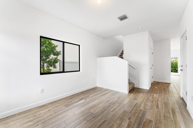Building Photo - 5024 Elderberry St