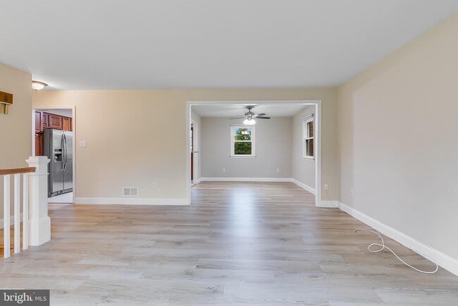 Building Photo - 43594 Hay Rd