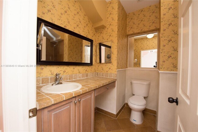 Building Photo - 731 SE 1st St