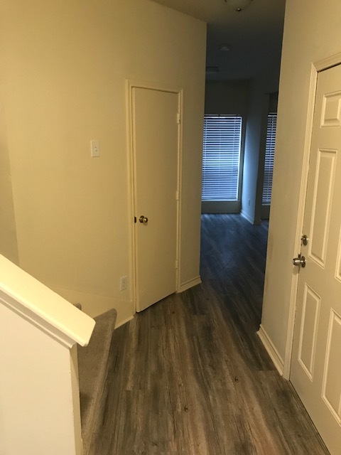 Front Entrance-Main Floor - 7123 Greenwood Point Dr