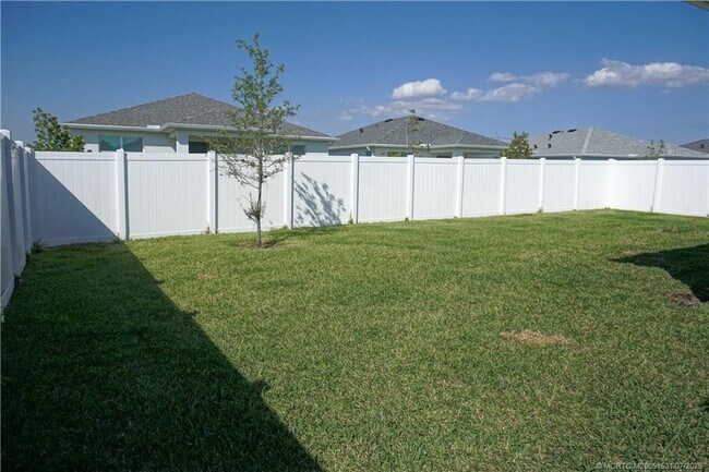Building Photo - 14135 SW Safi Ter