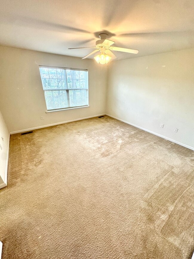 Building Photo - PARKLAND SCHOOLS! THREE BEDROOM TOWNHOME