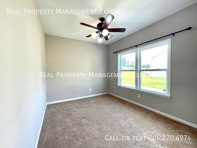 Building Photo - 2309 Marthas Ridge Dr