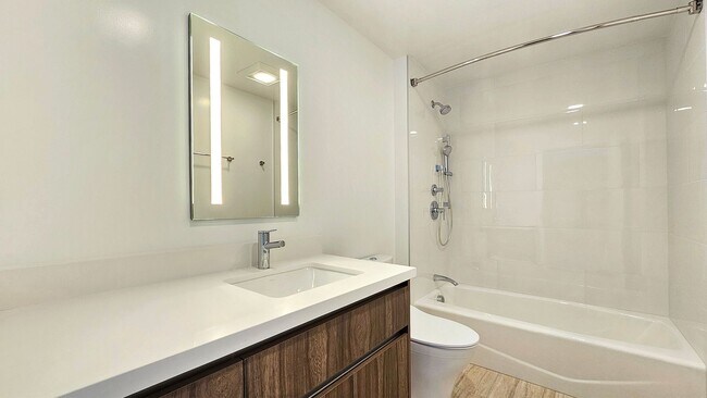 Building Photo - Brand New Condo on Keeaumoku - 1 BR/1 BA/1...