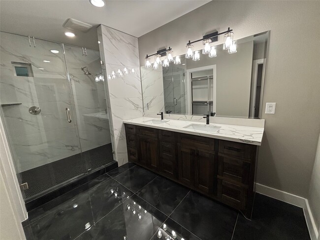 Building Photo - 430 N Hutcheson St