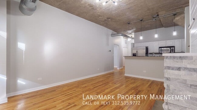 Building Photo - 1069 W 14th Pl