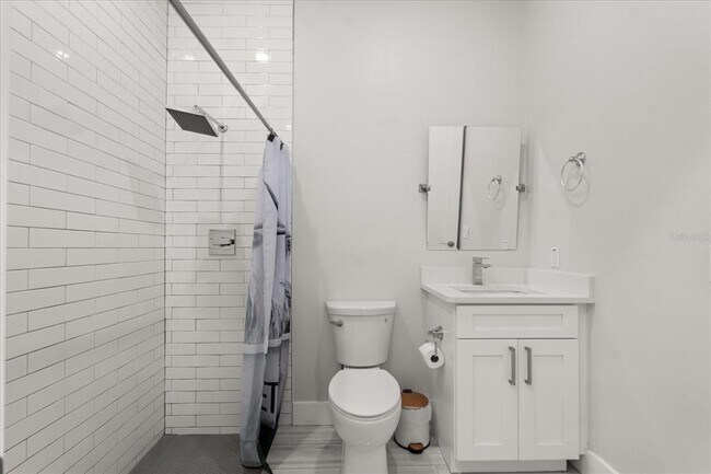 Building Photo - 668 Overspin Dr