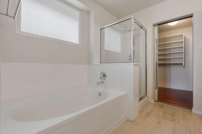 Building Photo - 7351 Sidewinder Dr NE