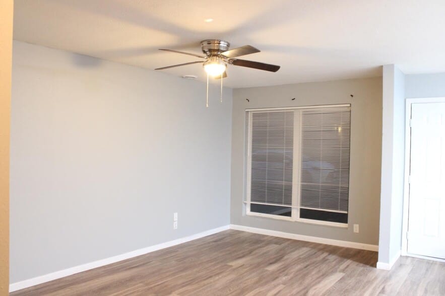 Building Photo - 2912-2914-2914 Bernice Dr