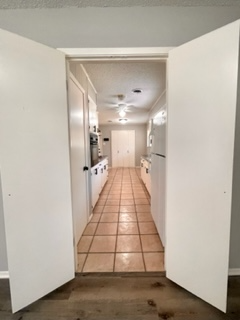 Building Photo - 4901 Lakemoor Dr