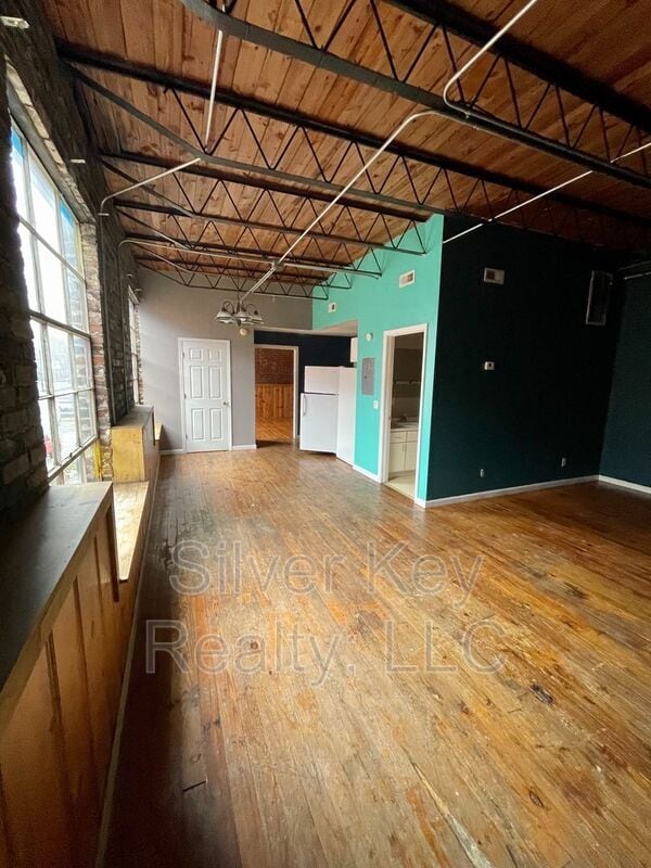 Building Photo - 217 E Washington Ave