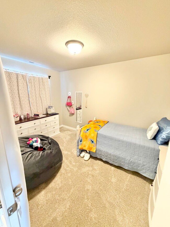 Building Photo - Like New Home for Rent on Truscott!