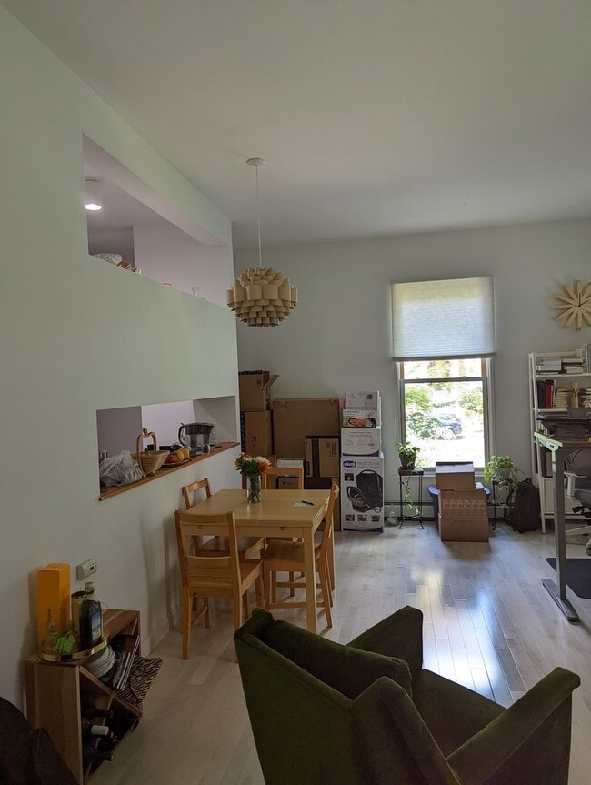 Building Photo - Mid Cambridge 1 bedroom with garage parking for 9/1