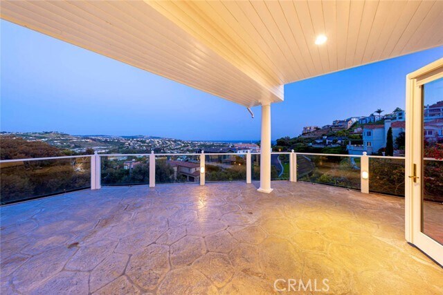 Building Photo - 12 San Remo