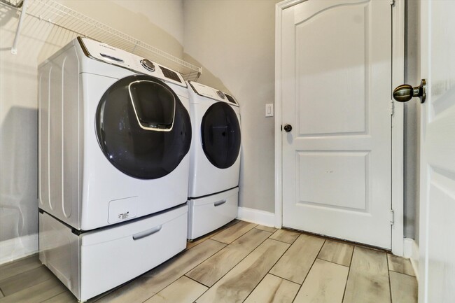 Building Photo - 1856 Napoli Dr