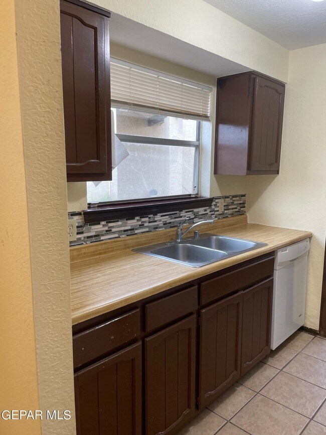 Building Photo - 1504 Monte Sanders Ln