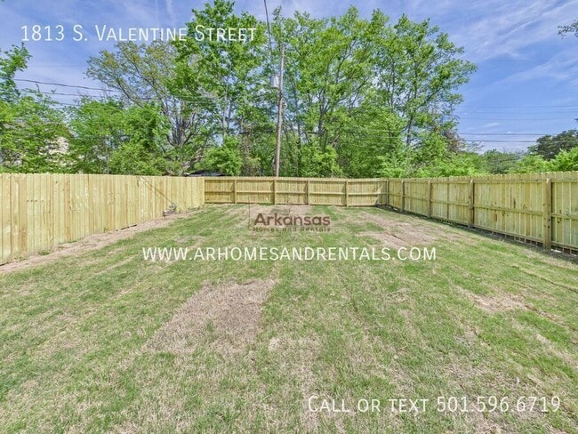 Building Photo - 1813 S Valentine St