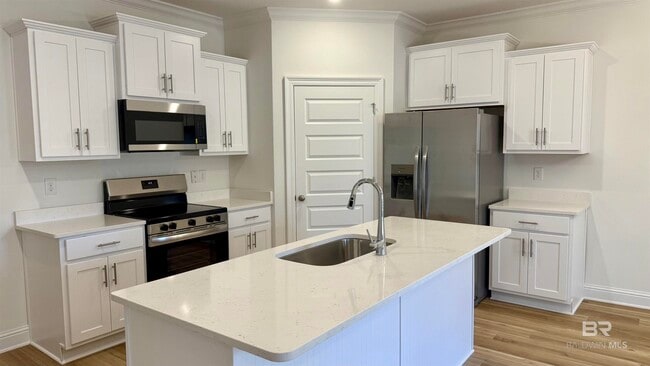 Building Photo - 384 Parkerman Ave