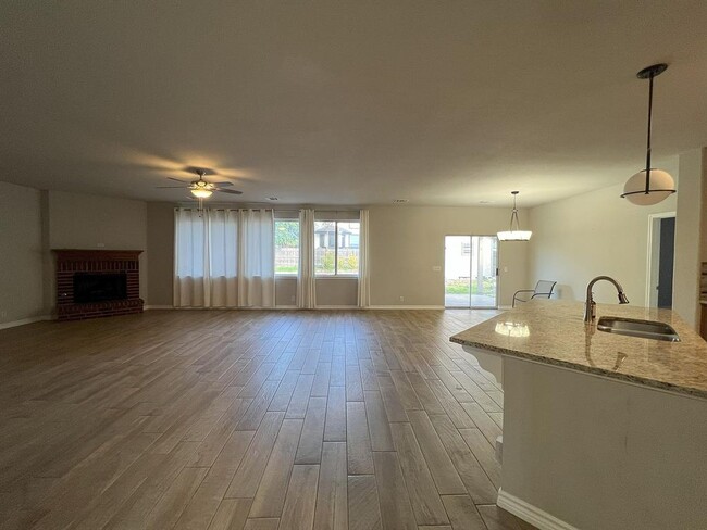 Building Photo - 1112 Vanderbilt Cir