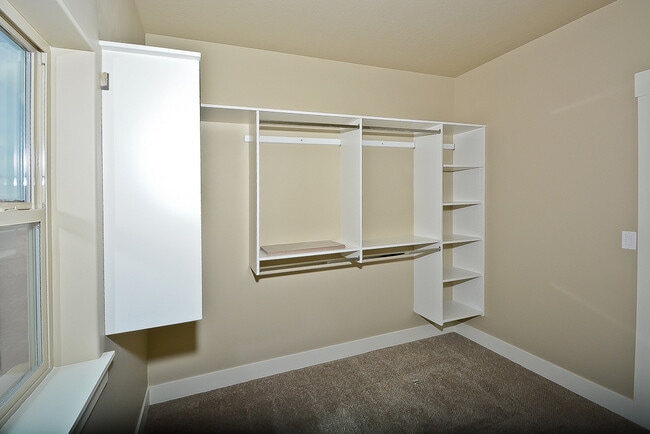 Building Photo - 4 Bedrooms 2.5 Bathrooms in Meridian