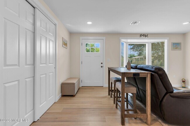 Building Photo - 501 Forman Ave