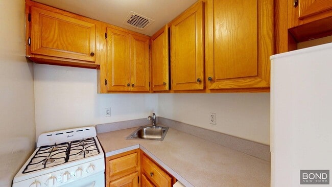 Building Photo - 317 W 107th St