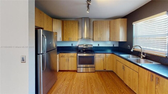 Building Photo - 3 bedroom in Hollywood FL 33021