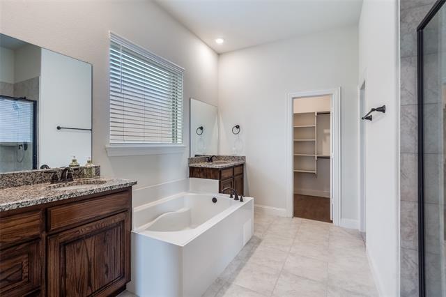 Building Photo - 10801 Brownwood Pl