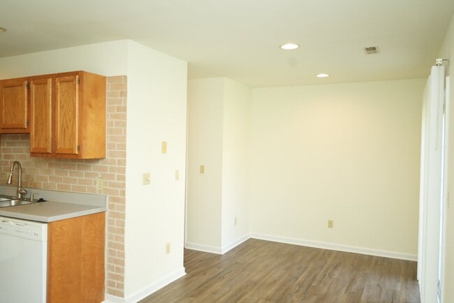 Building Photo - 111 Darien Terrace