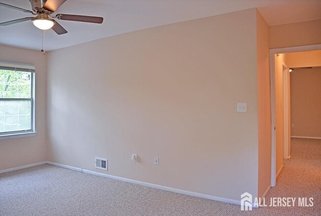 Building Photo - 311 Green Hollow Dr
