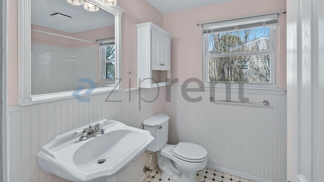 Building Photo - 324 Busher Rd