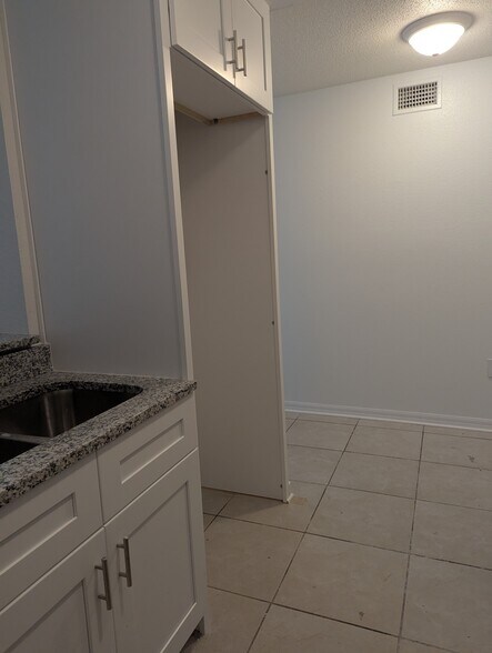 Building Photo - 141 Fernery Rd