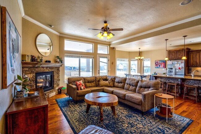 Building Photo - 1085 Diamond Rim Dr
