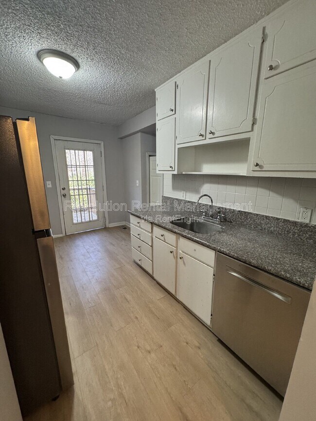 Building Photo - 2648 Joyce Ave