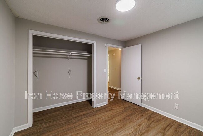 Building Photo - 137 Hight Dr