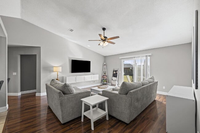 Building Photo - Pet Friendly 3-bedroom, 2-bath brick home with an office in southwest Pensacola