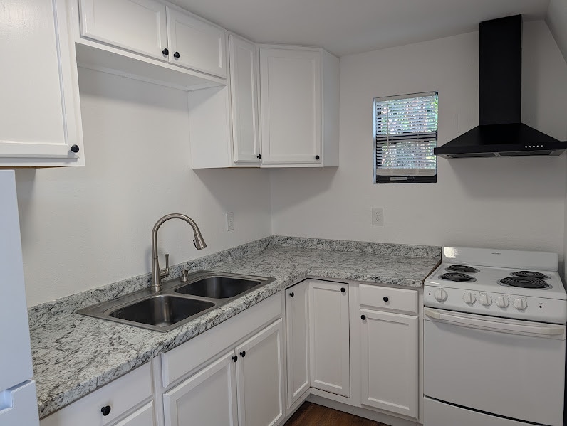 Building Photo - 1909 E 99th Ave