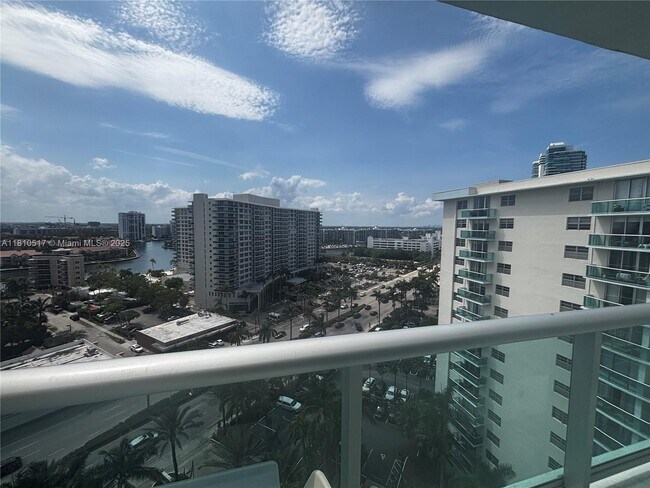 Building Photo - 3901 S Ocean Dr